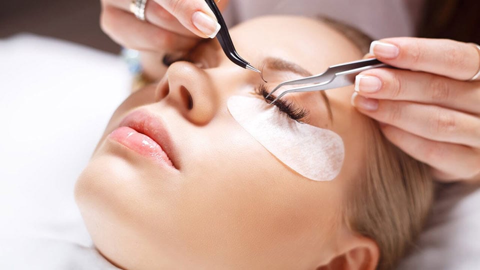beauty side hustles eyelash extension technician