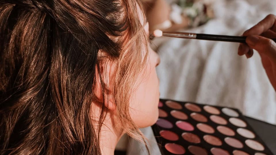beauty side hustles freelance makeup artist