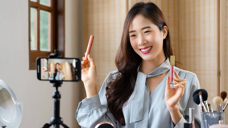 beauty side hustles beauty product reviewer